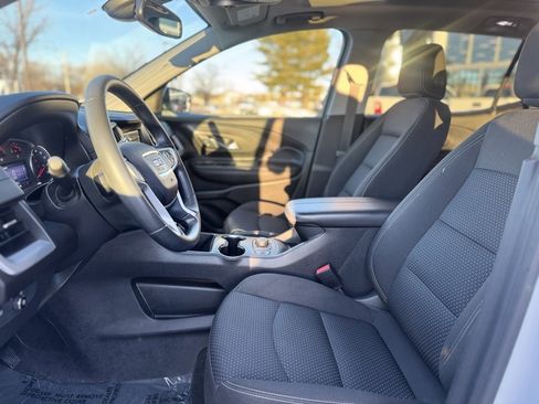 Used 2022 GMC Terrain SLE w/ Driver Convenience Package image 16