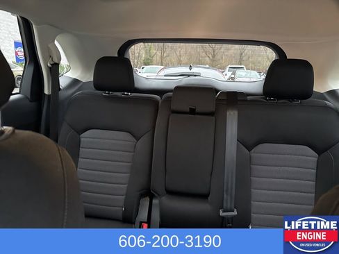 Used 2021 Ford Edge SE image 20