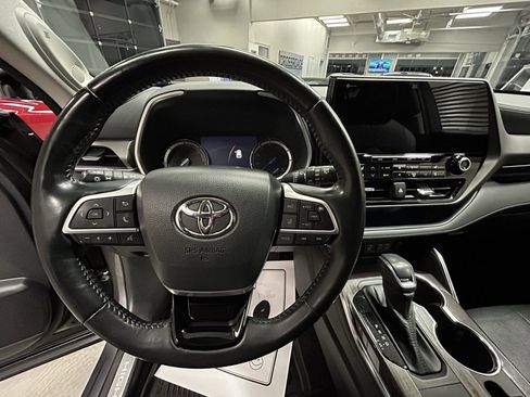 Used 2022 Toyota Highlander Limited image 11