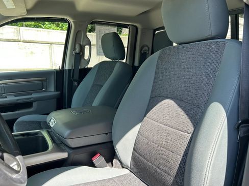 Used 2018 RAM 1500 Classic SLT AWD/4WD image 2