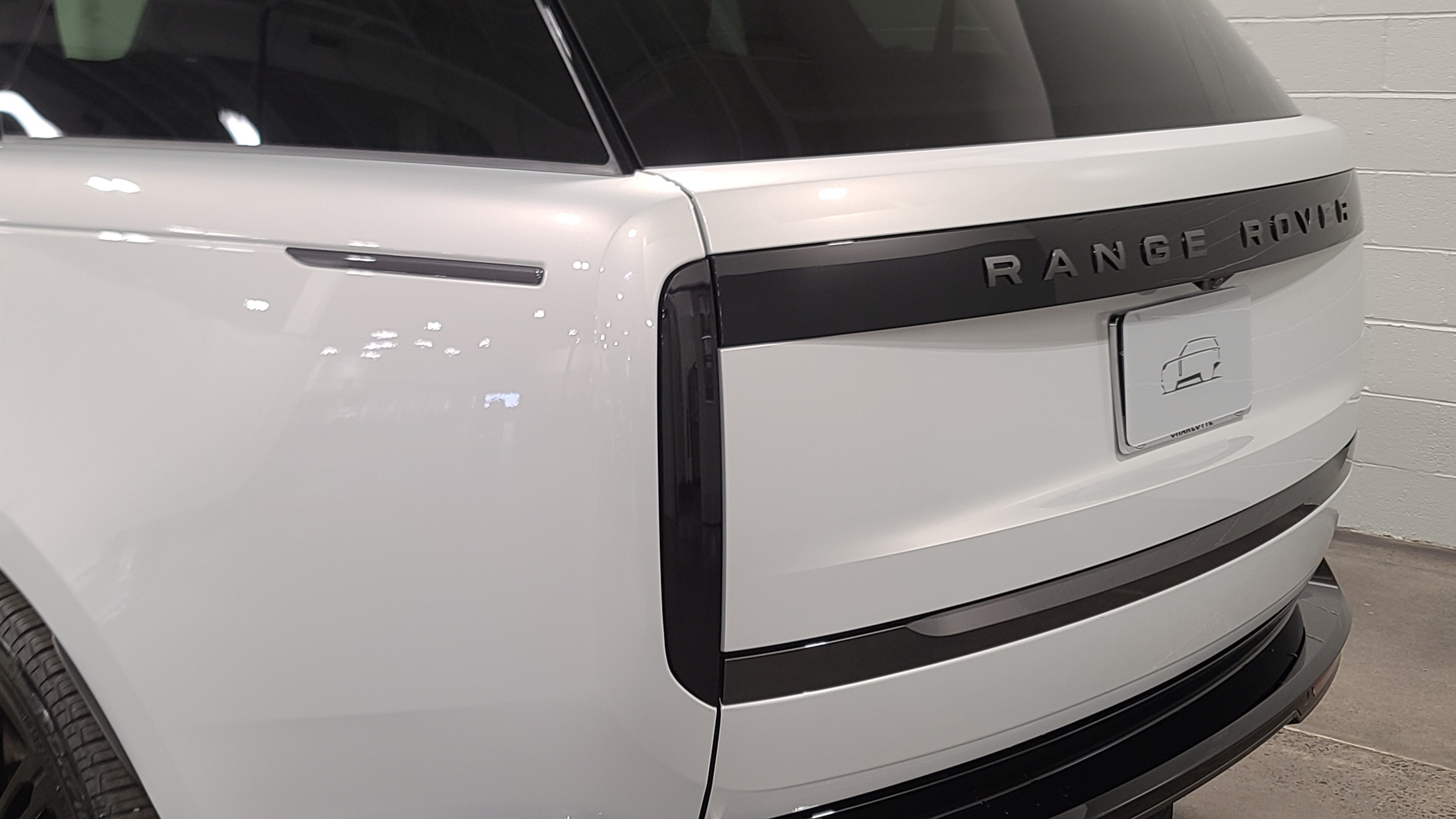 New 2026 Land Rover Range Rover Long Wheelbase SE AWD/4WD image 17
