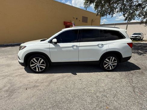 Used 2017 Honda Pilot Touring image 4