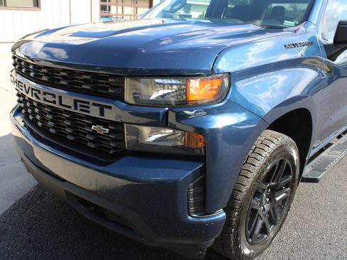 Used 2022 Chevrolet Silverado 1500 Custom w/ LPO, Blackout Package AWD/4WD image 3