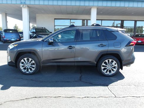 Used 2019 Toyota RAV4 XLE Premium w/ All Weather Liner Package AWD/4WD image 2