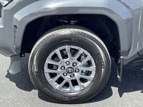Used 2025 Toyota Tacoma Limited AWD/4WD image 22