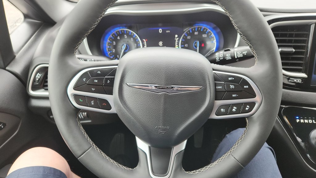 Used 2025 Chrysler Pacifica Select FWD image 20