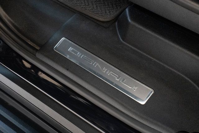Used 2023 GMC Yukon Denali AWD/4WD image 30
