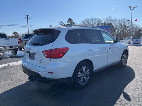 Used 2019 Nissan Pathfinder SL image 5