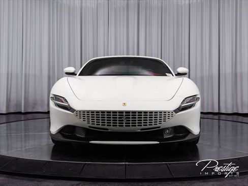 Used 2021 Ferrari Roma RWD image 2