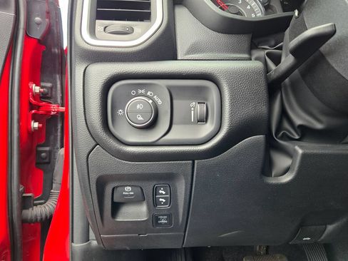 Used 2025 RAM 1500 Big Horn AWD/4WD image 18