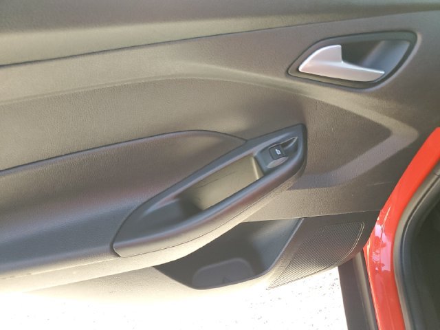 Used 2017 Ford Focus SE FWD image 14