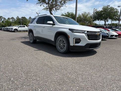 Used 2023 Chevrolet Traverse LT FWD image 1