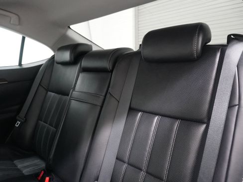 Used 2017 Lexus ES 350 w/ Luxury Package FWD image 12