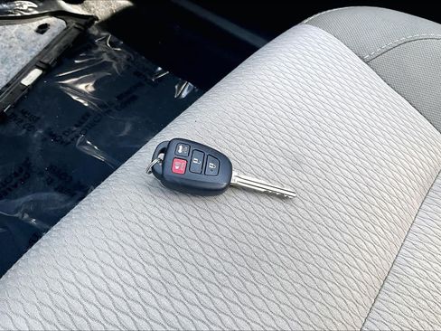 Used 2014 Toyota Corolla LE FWD image 14