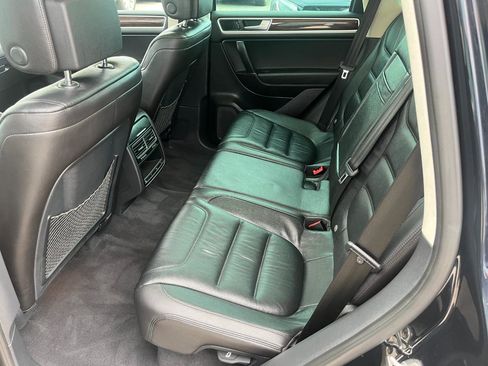 Used 2015 Volkswagen Touareg TDI image 14