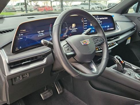 Certified 2025 Cadillac XT4 Sport w/ Cold Weather Package image 9