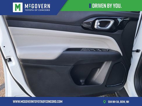 Used 2022 Jeep Compass Limited image 11