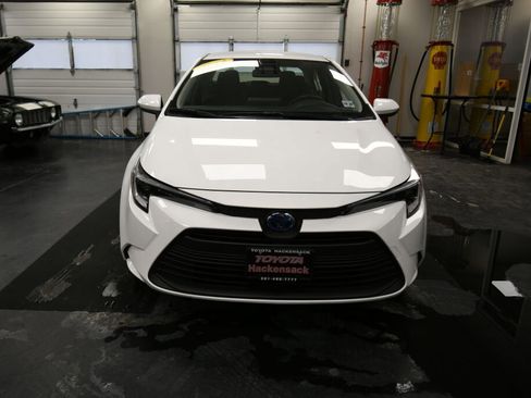 Certified 2024 Toyota Corolla LE image 2