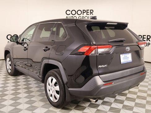 Used 2022 Toyota RAV4 LE image 21