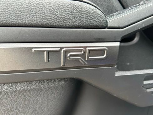 Used 2025 Toyota Tacoma TRD Sport w/ TRD Sport Upgrade Package image 19