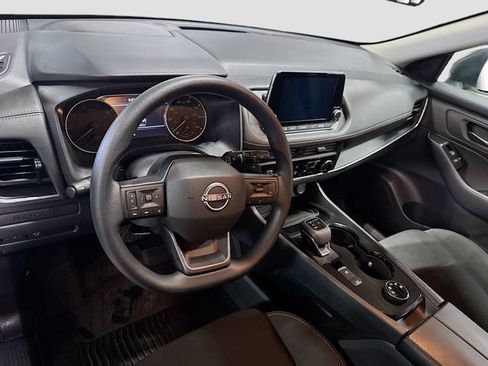 Used 2025 Nissan Rogue S AWD/4WD image 9
