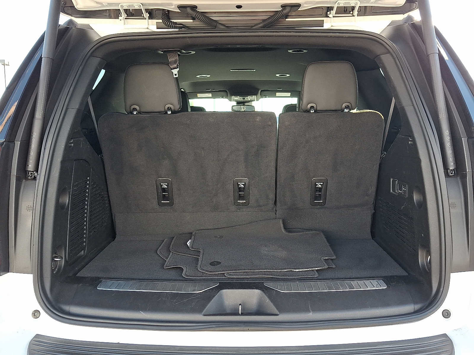 Used 2024 Chevrolet Tahoe Premier AWD/4WD image 27