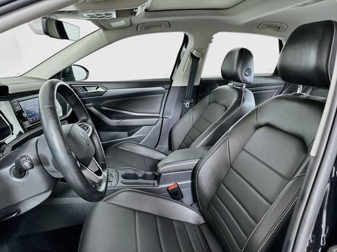 Used 2023 Volkswagen Jetta SE FWD image 9