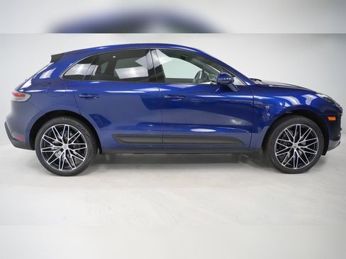 Certified 2025 Porsche Macan image 9