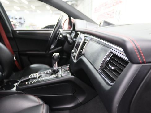Used 2018 Porsche Macan GTS AWD/4WD image 33