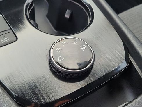 Used 2023 Nissan Rogue SV image 12