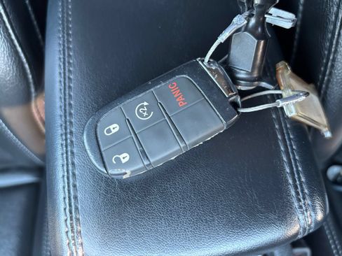 Used 2025 Jeep Compass Limited AWD/4WD image 17