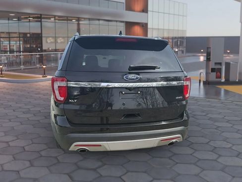 Used 2017 Ford Explorer XLT w/ Equipment Group 202A image 8