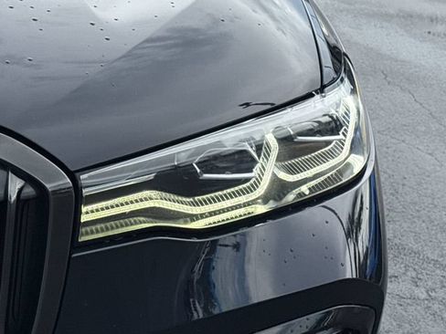 Used 2022 BMW X7 xDrive40i w/ M Sport Package AWD/4WD image 14