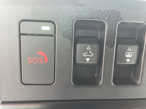 Used 2023 Nissan Rogue SL w/ SL Premium Package image 12