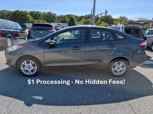 Used 2015 Ford Fiesta SE FWD image 2
