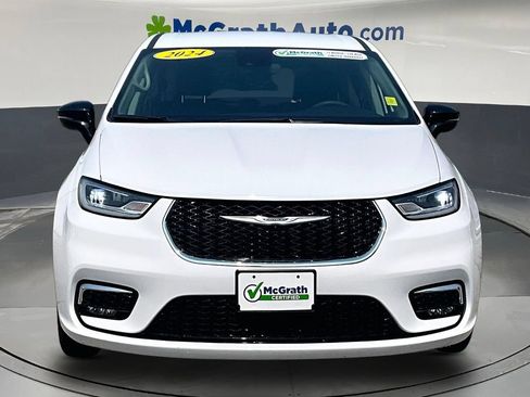 Used 2024 Chrysler Pacifica Touring-L FWD image 2