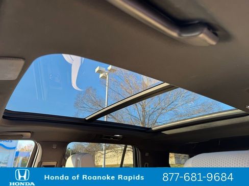 Used 2024 Cadillac Escalade Premium Luxury image 12