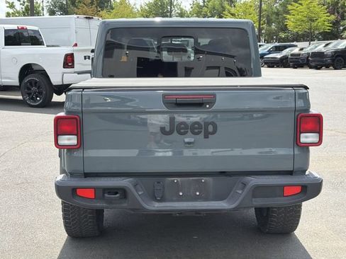 Used 2024 Jeep Gladiator Sport AWD/4WD image 4