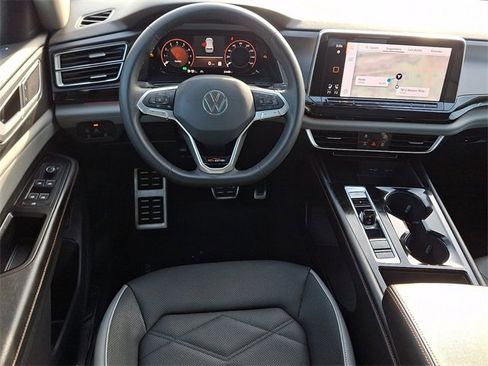 Used 2024 Volkswagen Atlas Peak Edition SEL image 12