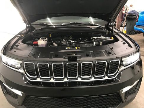 Used 2025 Jeep Grand Cherokee Limited image 34