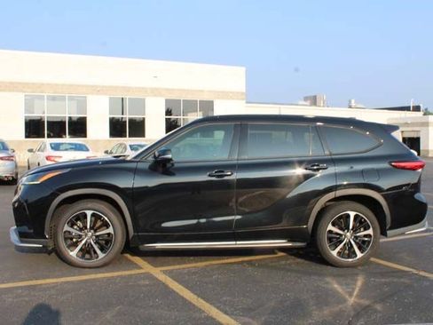Used 2021 Toyota Highlander XSE AWD/4WD image 6