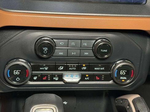 Used 2024 Ford Bronco Outer Banks AWD/4WD image 8