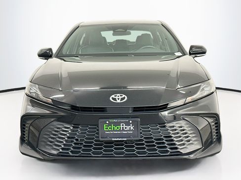 Used 2025 Toyota Camry SE FWD image 2