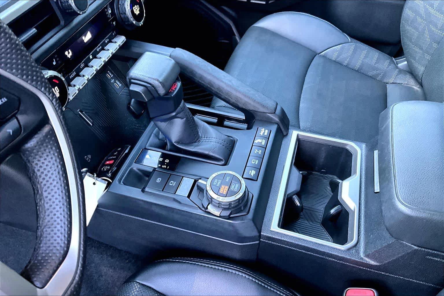 Used 2024 Toyota Tacoma TRD Off-Road w/ TRD Off Road Premium Package AWD/4WD image 15