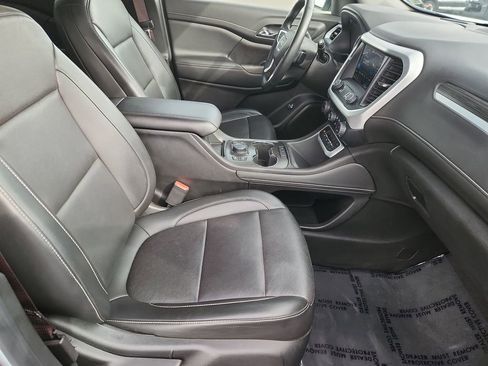 Used 2023 GMC Acadia SLT image 17
