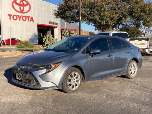 Used 2021 Toyota Corolla LE image 1