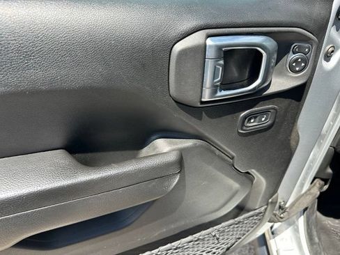 Used 2022 Jeep Gladiator Sport AWD/4WD image 13