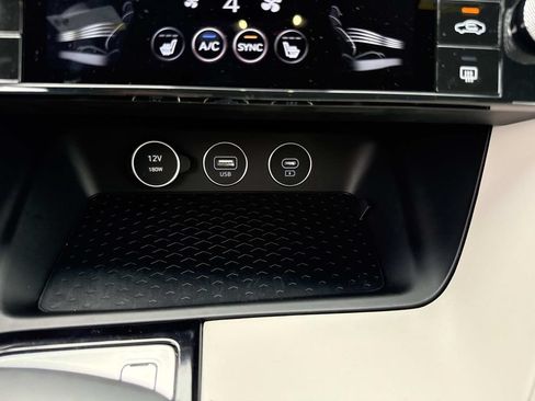 Used 2025 Genesis G70 2.5T RWD image 30