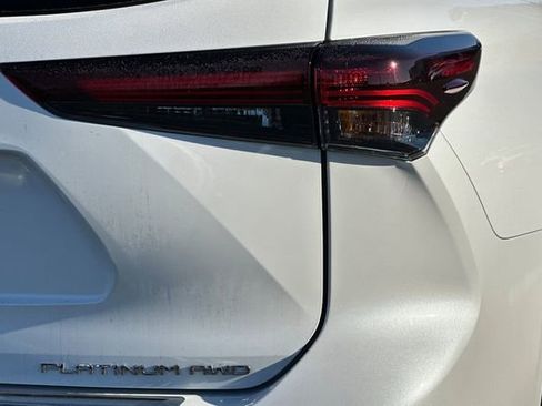 Certified 2026 Toyota Highlander Platinum image 36