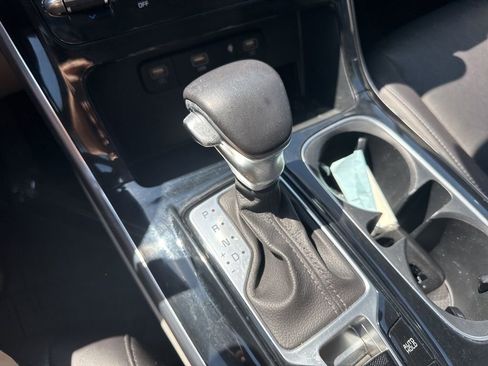 Used 2022 Kia Carnival EX FWD image 18